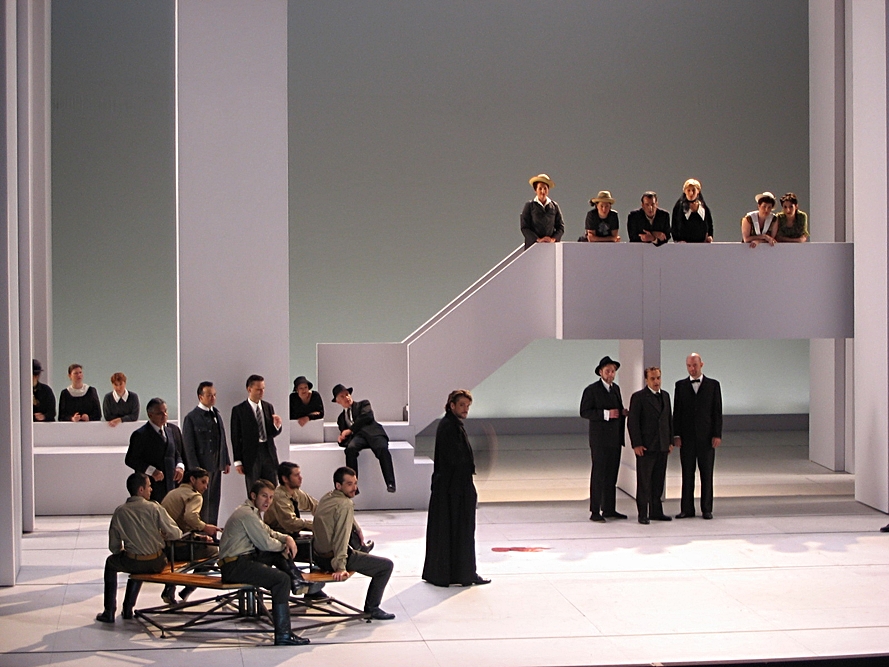 Photo de scénographie de l'opéra: Don Giovanni. Opéra de Bordeaux. Mise en scène Laurent Laffargue.