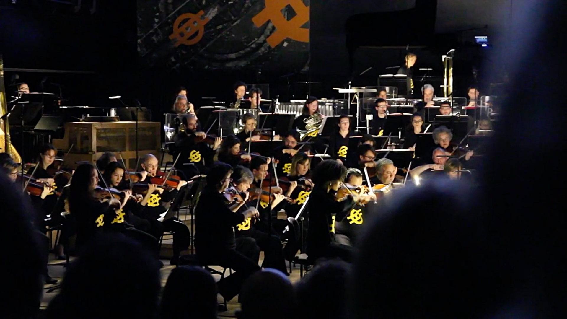Photo de la scénographe de Low Heroes à la Philharmonie de Parus