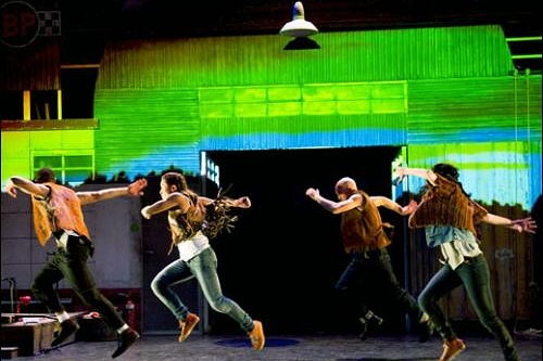 Scénographie pour la compagnie Hors Série, danse: Apache.