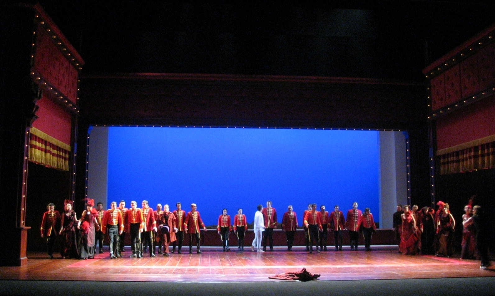 Photo de scénographie de l'opéra: Les Boréades. Opéra du Rhin, Strasbourg. Mise en scène Laurent Laffargue.