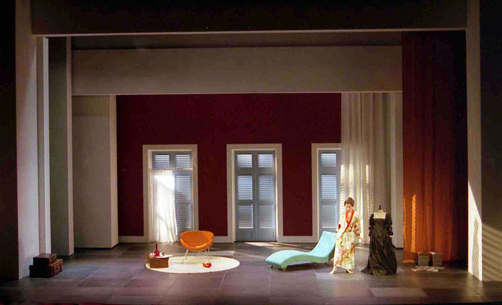 Photo de scénographie de l'opéra: Don Päsquale. Opéra de Lausanne. Mise en scène Rita deleterriis.