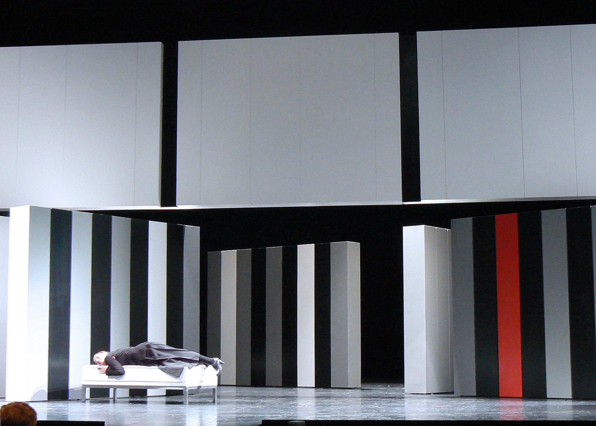 photo de la scénographie de : L'Incoronazione di Poppea. Stadttheater Klagenfurt. Mise en scène Laurent Laffargue.