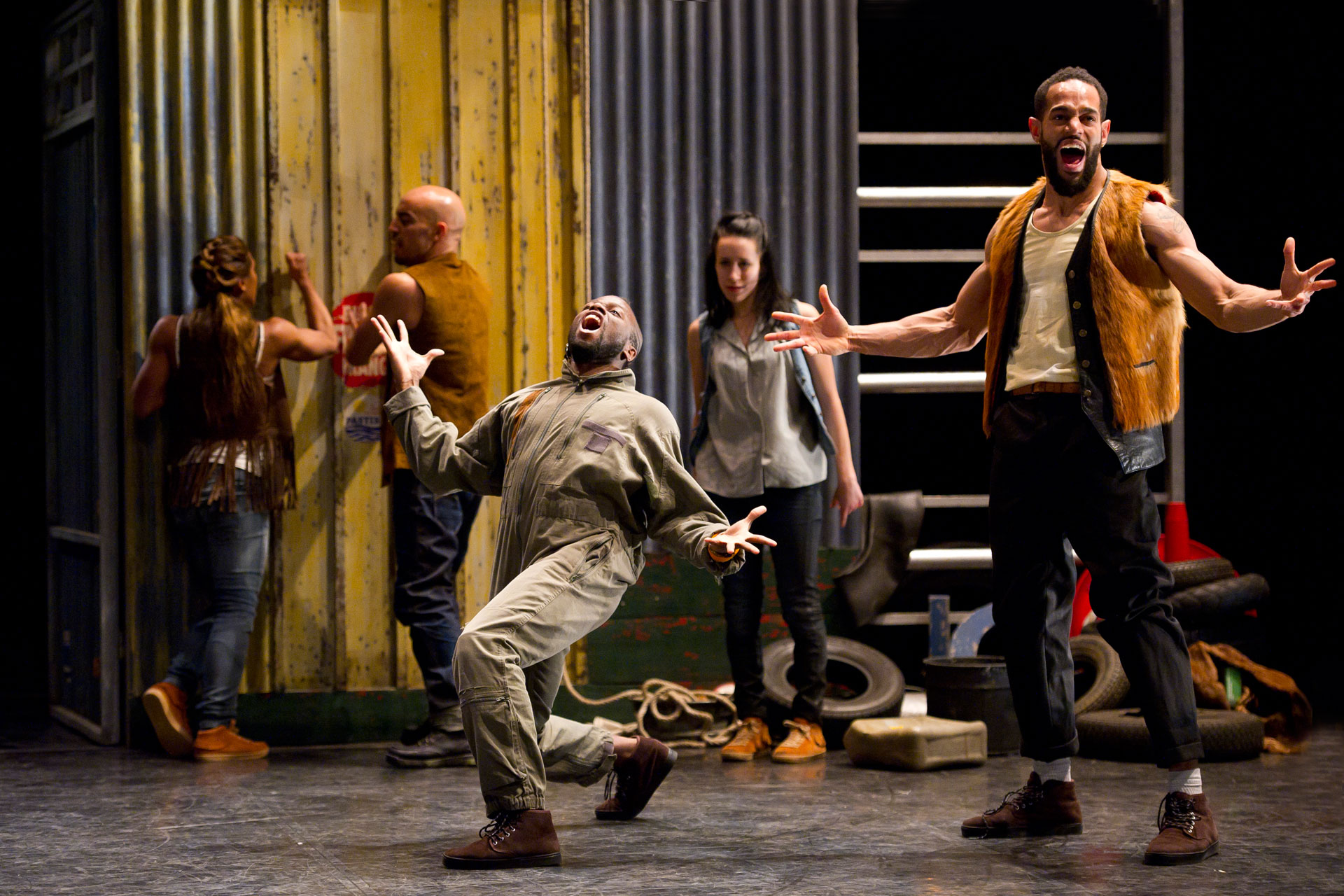 Scénographie pour la compagnie Hors Série, danse: Apache.