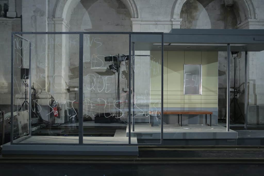 Photo et croquis de la scénographie de: Maëlstrom. Le Rivage. Le META, CDN Poitiers. Mise en scène Pascale Daniel-Lacombe.
