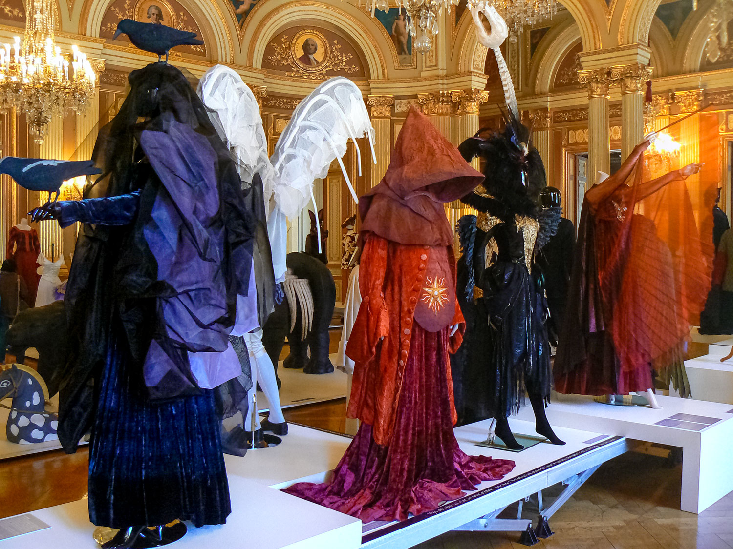 Photos de l'exposition Bêtes de Scènes. Opéra de Bordeaux.