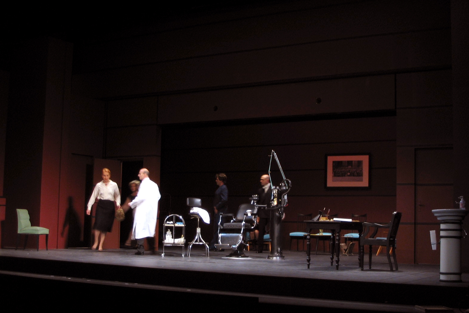 Photo de la scénographie de: Du Mariage au divorce. Théâtre de l'Ouest Parisien, Boulogne Billancourt. Mise en scène Laurent Laffargue.