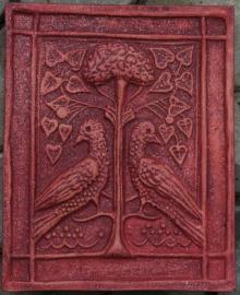 Plaque avec décor motif floral: l'arbre de vie entouré de deux oiseaux