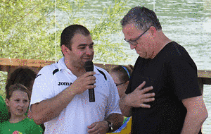 Rechts: Matias Costa (CP-Fußball Koordinator); Links: Franz Wohlfahrt (Schirmherr der Veranstaltung)