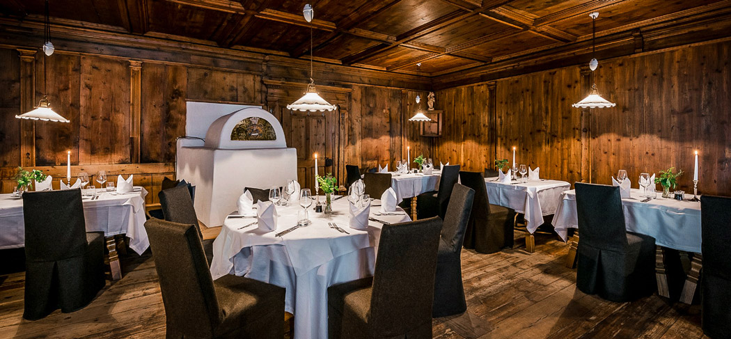Thedl Restaurant in Töll/Partschins bei Meran: Mediterrane & Südtiroler Küche, historische Bauernstube, Sonnenterrasse & Fine Dining Feeling.