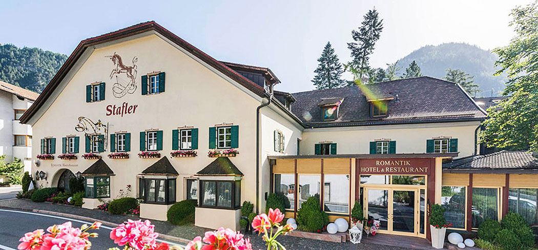 Die Außenansicht vom Romantik Hotel Stafler in Mauls bei Sterzing