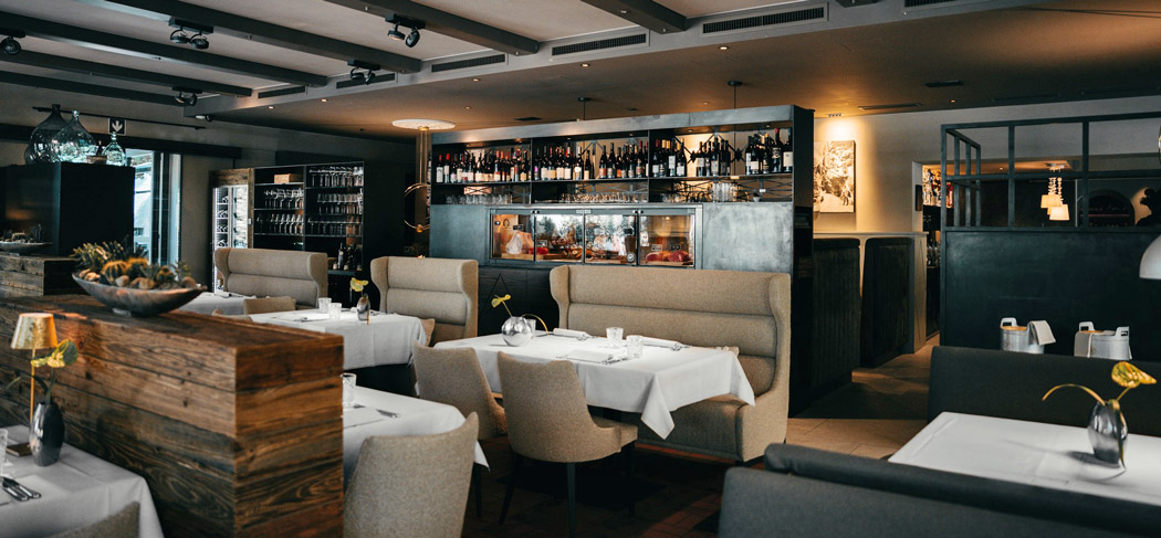 Vista sulla sala da pranzo del Ristorante & Steakhouse Eggentaler a Cardano presso Bolzano in Alto Adige