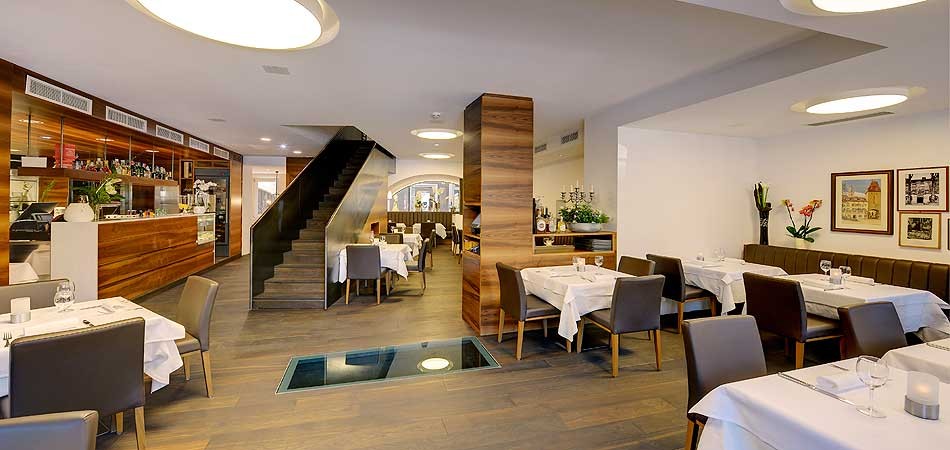 Blick in den Speisesaal vom Restaurant Sigmund in Meran - Gourmet Südtirol