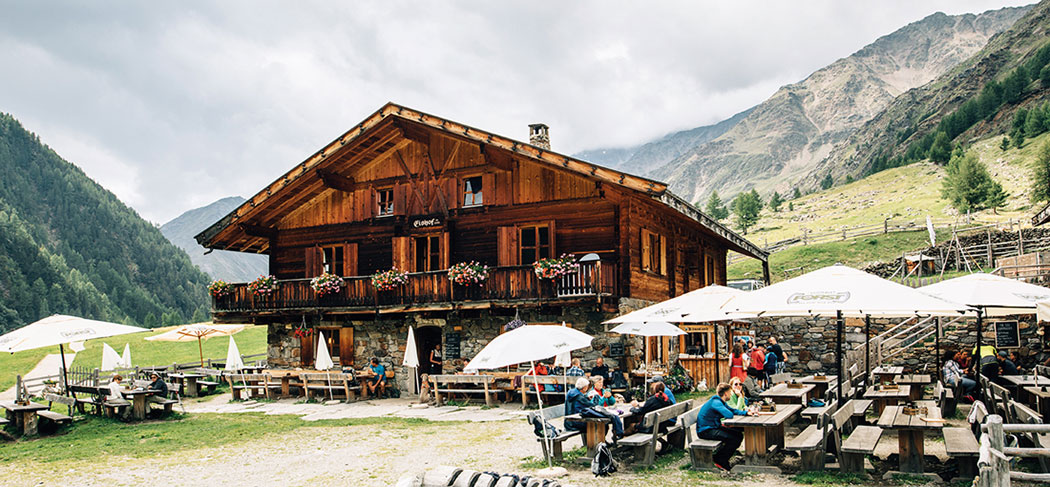 Außenansicht vom Eishof - Alm & Berggasthof im Pfossental - Gourmet Südtirol