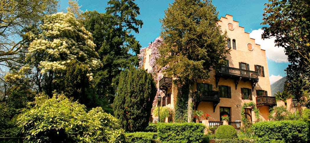 Castel Pienzenau a Merano – un castello storico con un magnifico giardino, alberi secolari e un’atmosfera elegante, ideale per il piacere, la gastronomia e il relax.