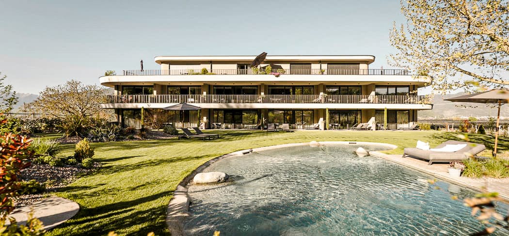 Belia Lofts Eppan – moderne Adults-only Apartments mit Pool, Garten und Panorama, stilvolle Architektur und ruhige Lage im Süden Südtirols