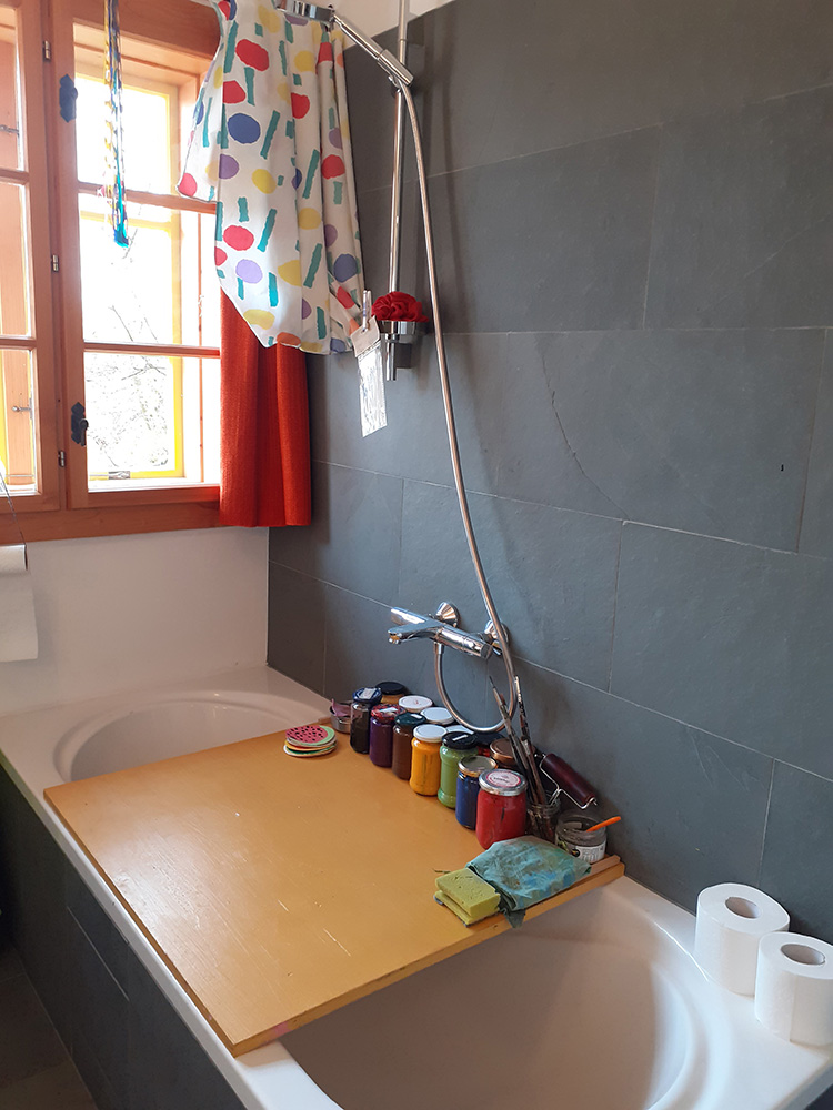 man darf in der Badewanne malen