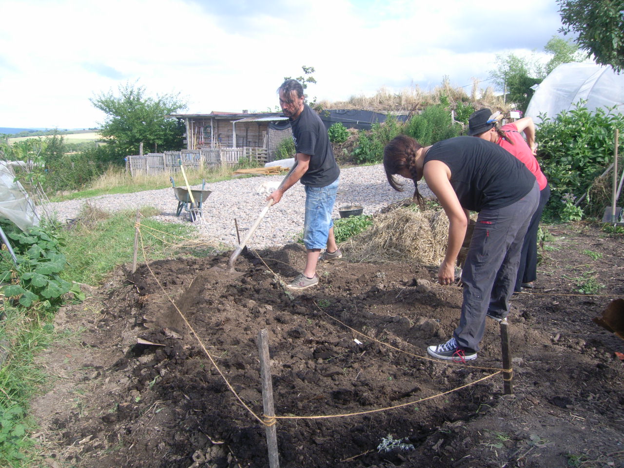 Formation permaculture avec la conception d'une butte lasagne