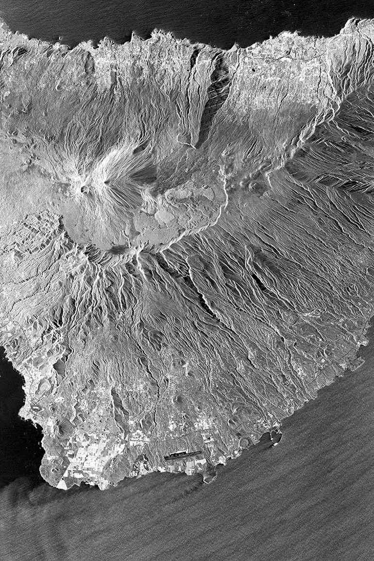 So sieht der Vater Teide und seine Umgebung von oben aus - fotografiert aus 514 km Höhe. Source: INTA España
