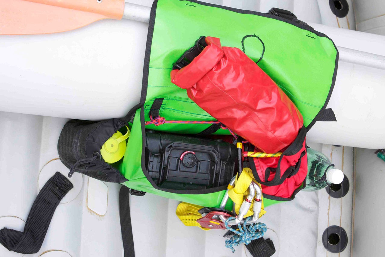 waterproof thwart bag