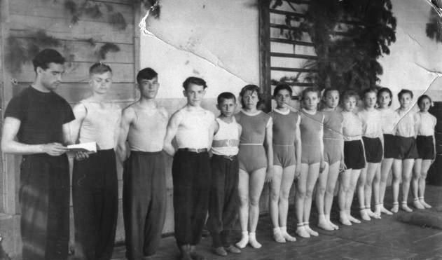 Наумов Г.И. с командой гимнастов