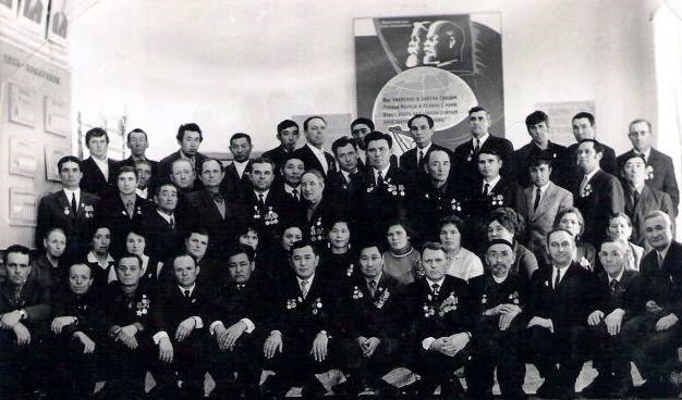 Руководство совхоза, ведущие специалисты с ветеранами труда и участниками ВОВ, 1971 год