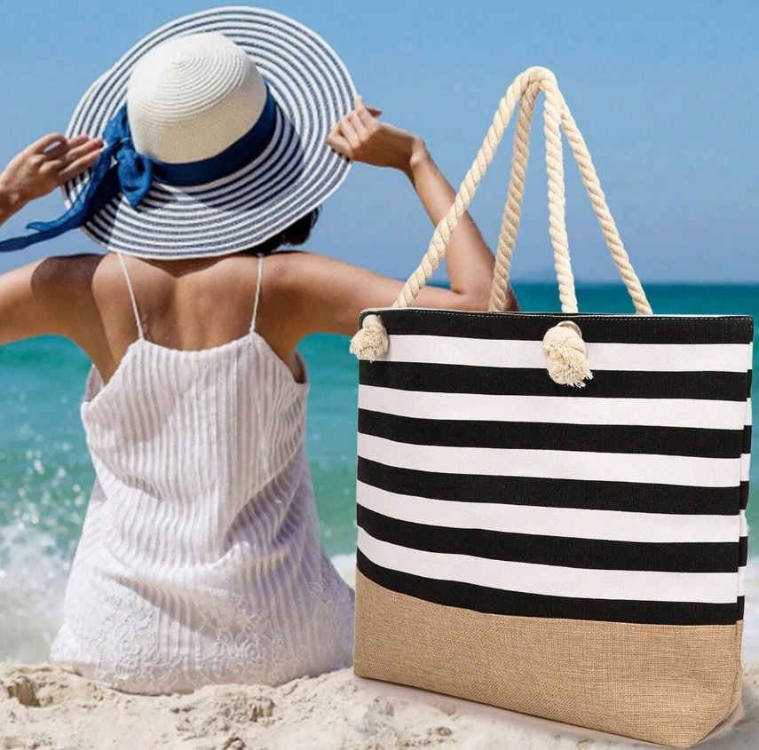 Un sac ou une pochette de plage en coton. 