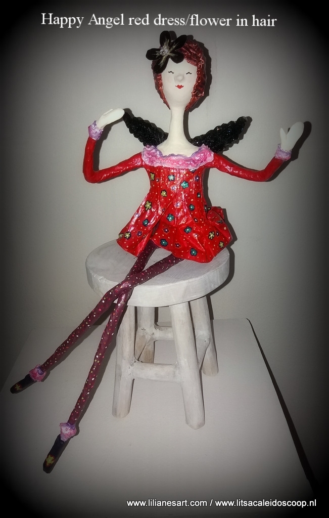 Sold Happy Angel met bloem in het haar