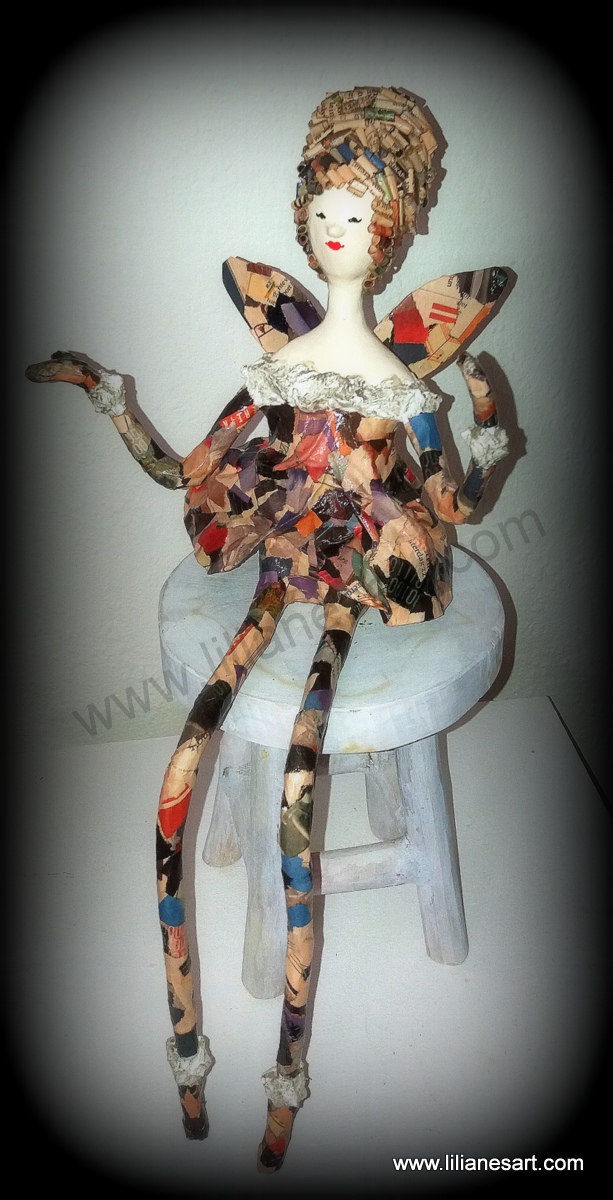 Sold Happy Angel "Krantensnippers" (FD krant)