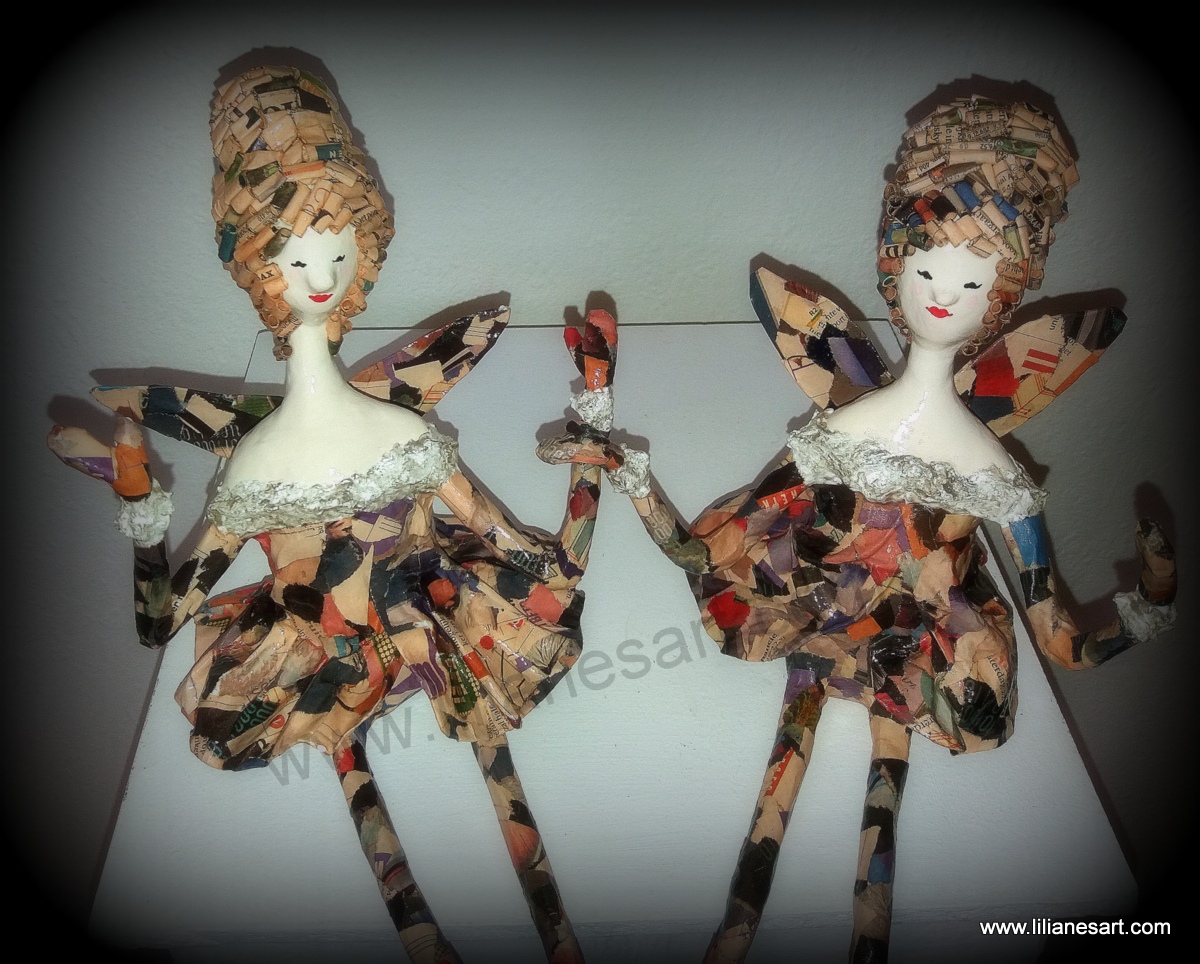 Sold Happy Angels met krantensnippers (FD krant)