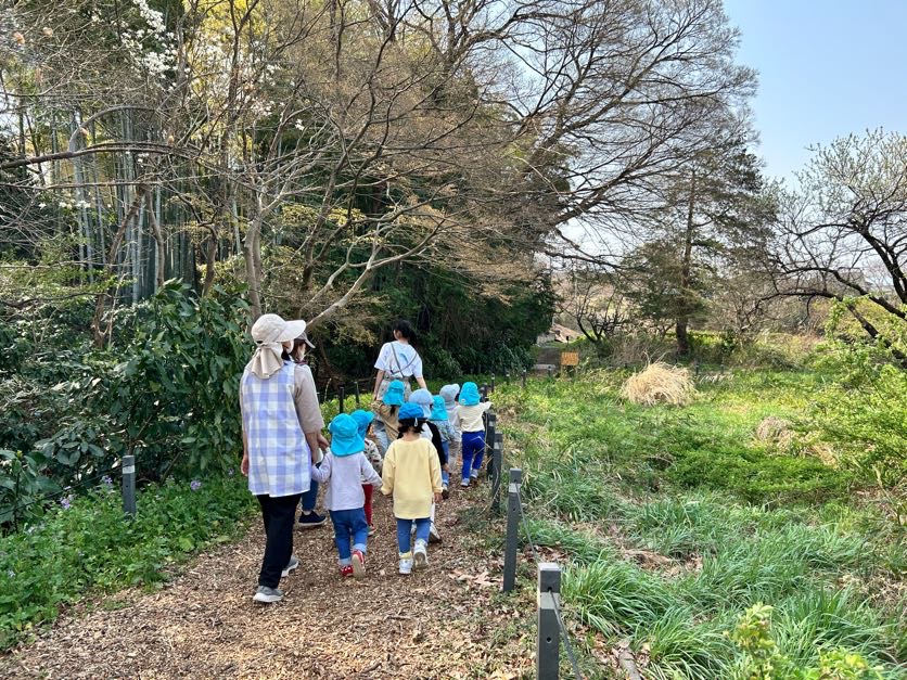 自由学園をお散歩です。お花がたくさん咲いていて綺麗でした。