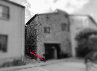 Ruelle allant vers la rue d'en bas et aussi aux chambres et table d'hôtes "Les Jardins du Couvent " 2013