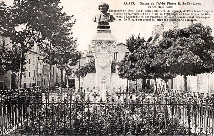 26 Septembre 1896, la ville d'Alès inaugure trois monuments. Celui-ci est un hommage officiel à l'un de ses enfants ; la  dédicace "l'obro laouzo lou mestre" : "L'oeuvre loue le maître". Comme d'autres à Alès, le buste est fondu en 1942.