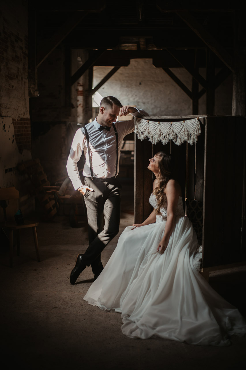 Brautpaar Hochzeit Hochzeitsfotograf Norddeutschland Scheune