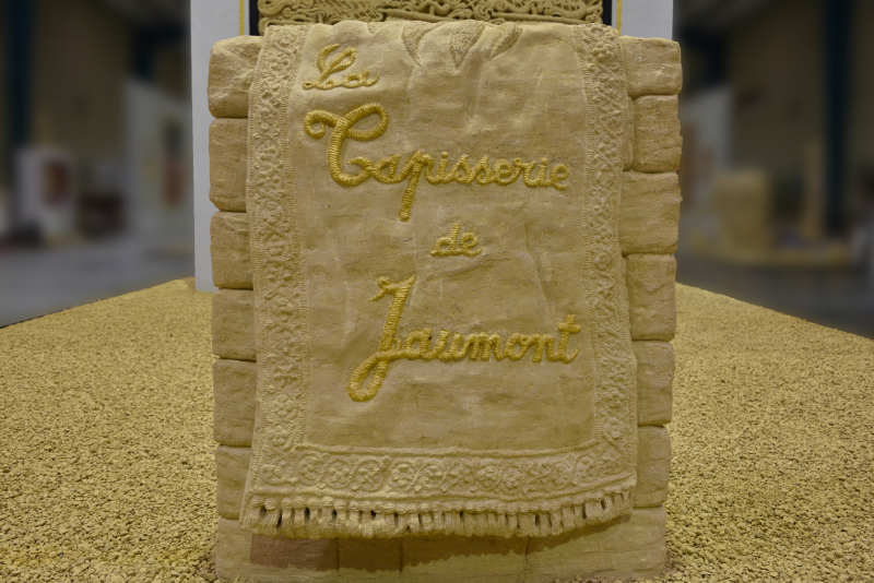 La Tapisserie de Jaumont (Titre de la sculpture qui est derrière)