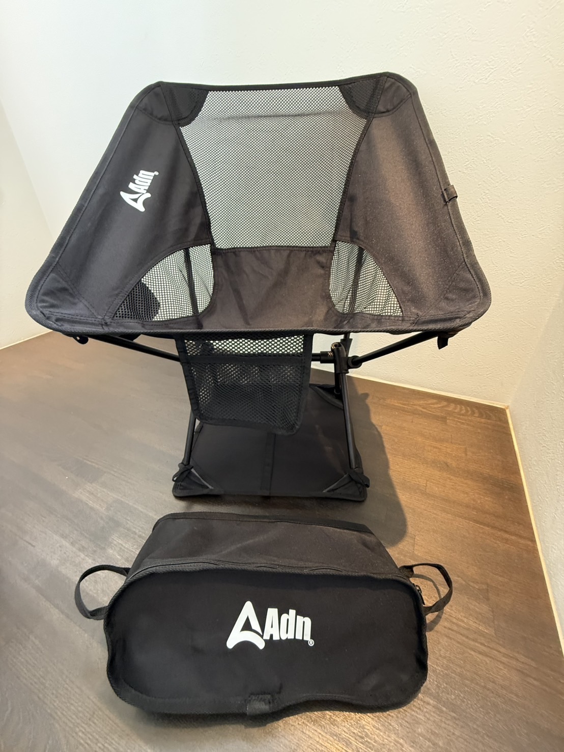 コンパクトに収納できるケース付き