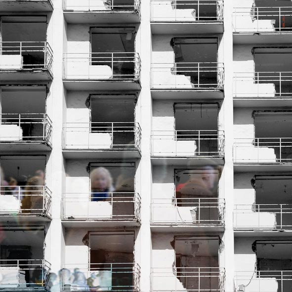 „Letzte Geister.“  Ausgehöhlte Fassade/ehemaliges Schwesternwohnheim 