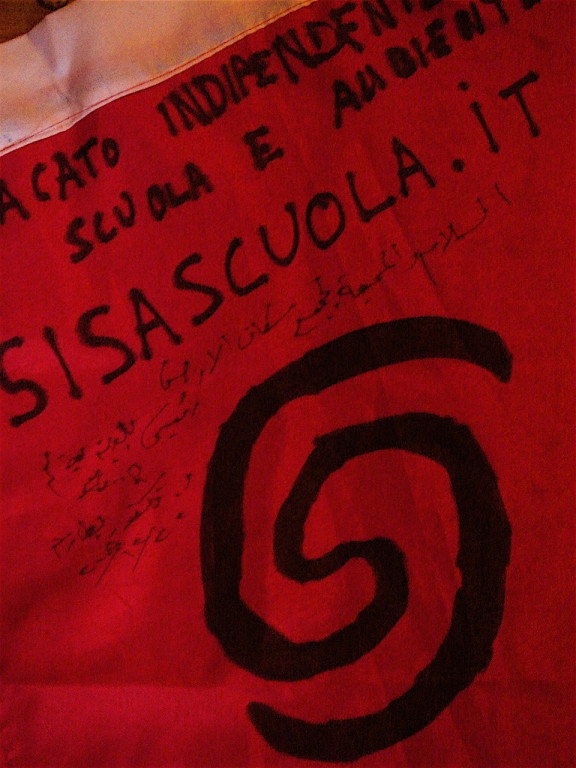 saluto autografo del sindaco di Betlemme Victor Batarseh sulla bandiera del SISA