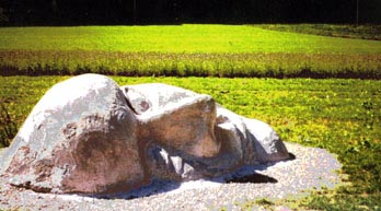 "Versunken"  Beton auf Kies,  Walderlebnispfad Denklingen  2000