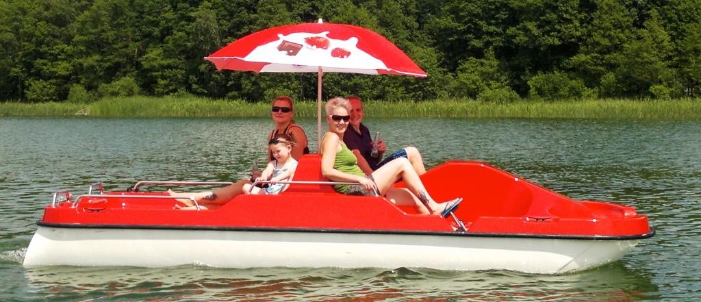 Tretboot fahren mit der ganzen Familie auf dem Lübbesee in Templin