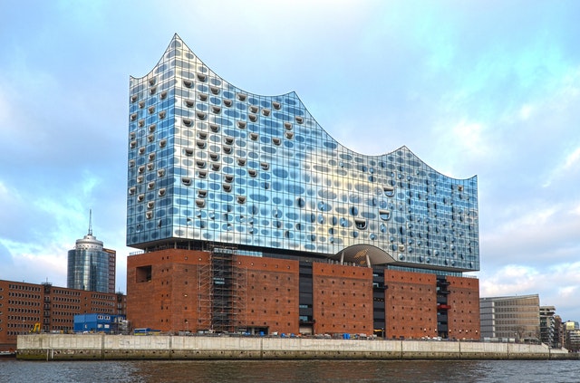 Elbphilharmonie mit Drohnen-Flugshow