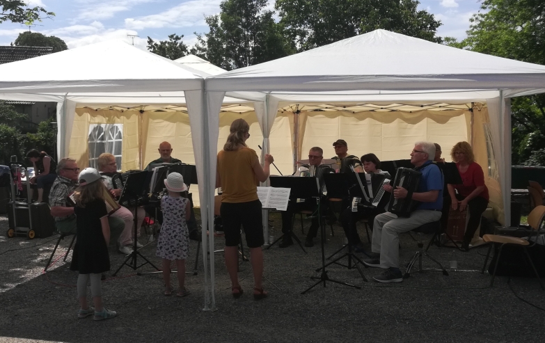 Hobby-Orchester beim Vatertagsfest in Oedheim