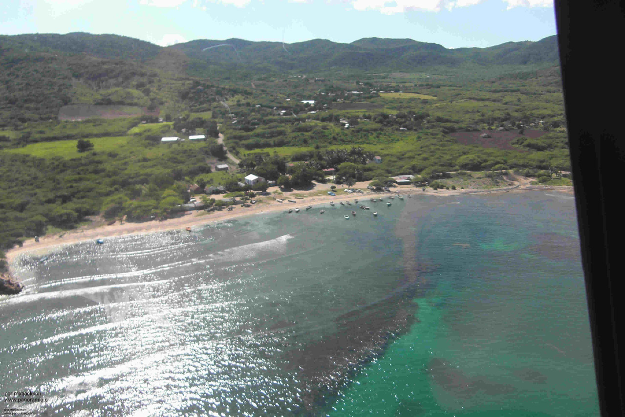 Vista de playa central de Buen Hombre