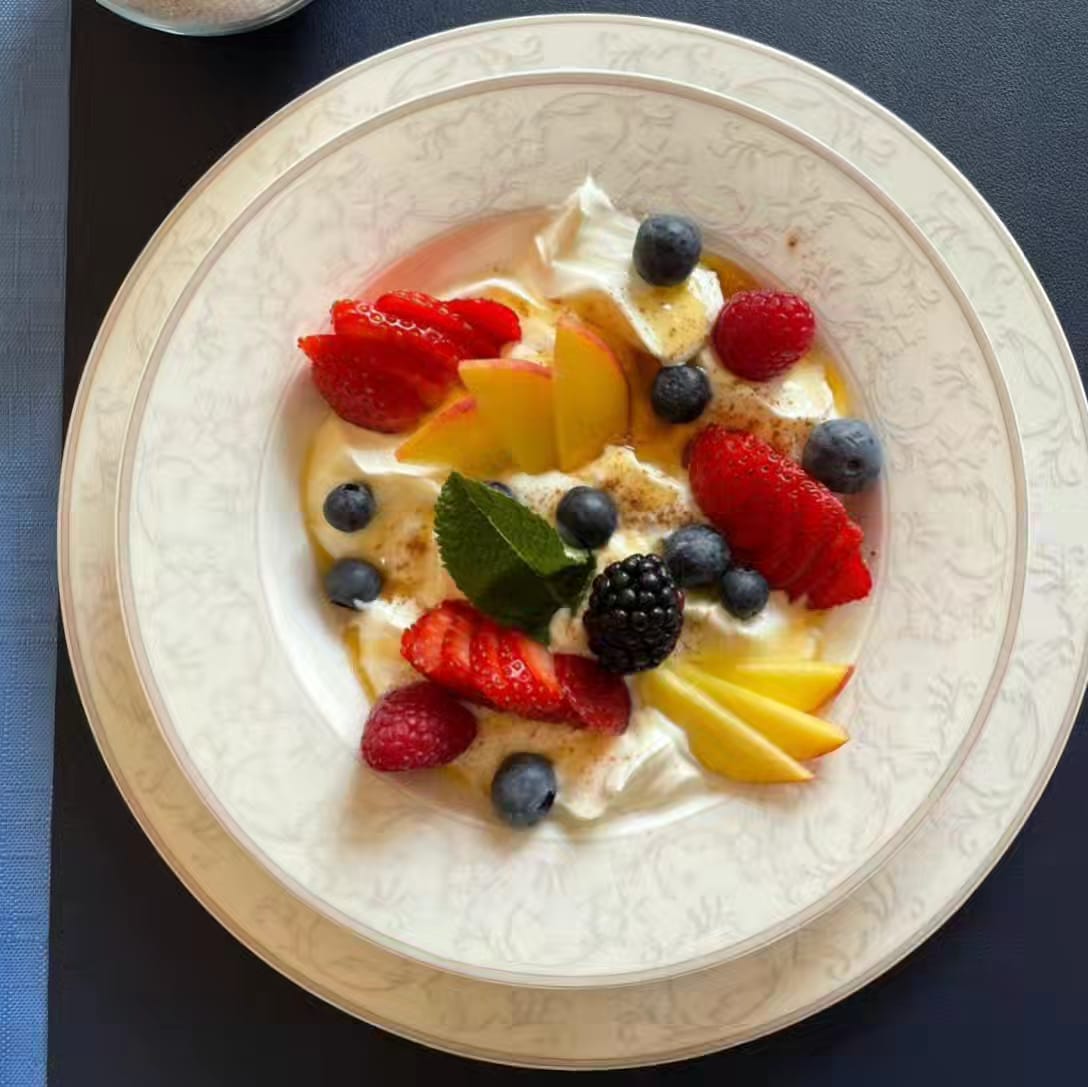 Griechischer Joghurt mit Früchten