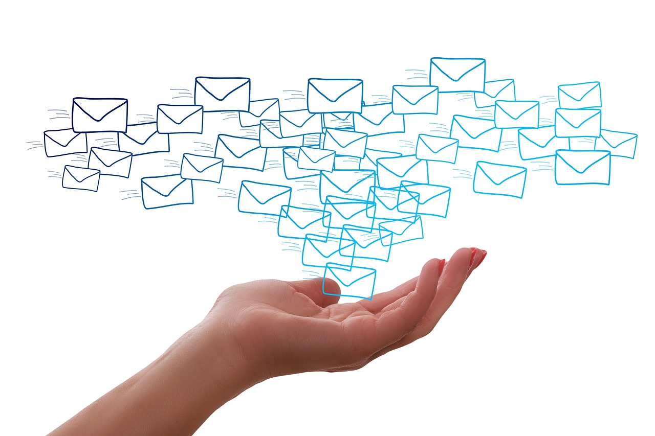 Hat der Betriebsrat das Recht auf Basis des § 72 ArbVG als Sacherfordernis alle E-Mail-Adressen der Mitarbeitenden zu erhalten?