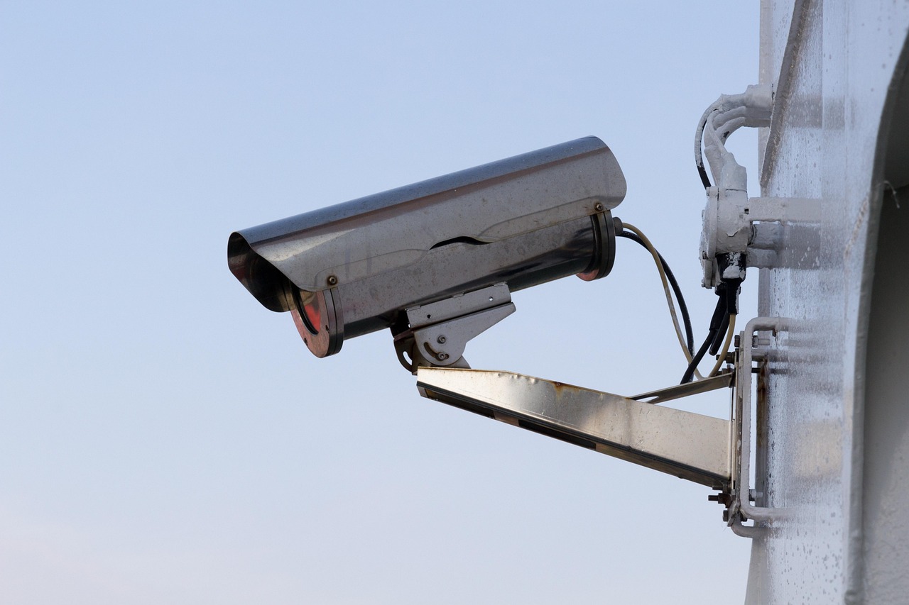 Videoüberwachung mit neun Außen- und Innenkameras führt zu einer Geldstrafe von EUR 1.500.000,-- (nicht rechtskräftig) - ein Highlight aus dem DSB-Newsletter