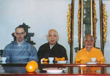 Chuan Zhi mit den Großmeistern Jy Din und Ben Hua (1997)