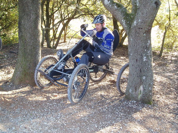 Quad-VTT en sous bois