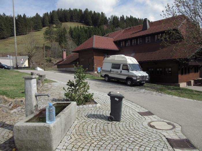 Schwarzwald Wasser Fontäne Vanlife