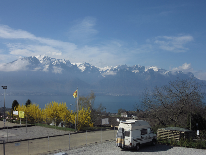 Lausanne See Berge Gipfel Schnee Ausblick frei stehen