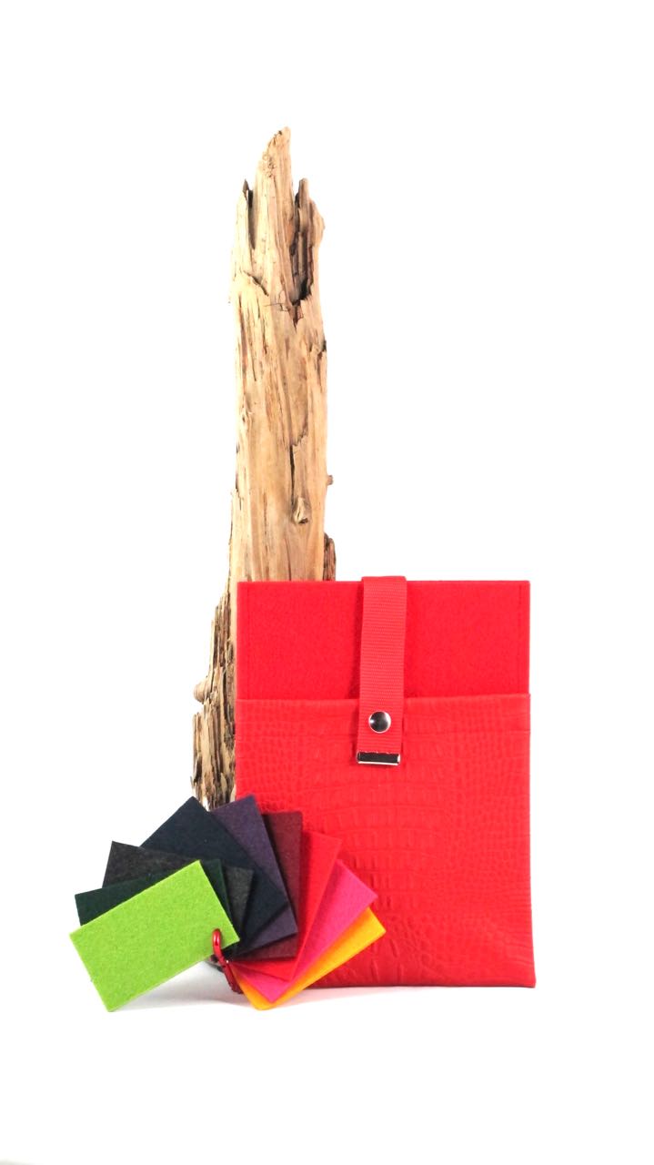 CASE in Rot, Tasche in Rot, Kroko-Optik
